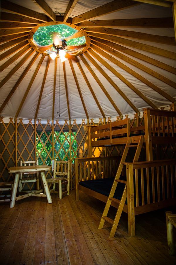 Mount Vernon Camping Resort 16 Ft. Yurt 6 Bow Buitenkant foto